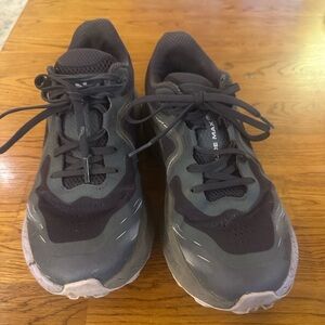 Salomon Glide Max TR running shoes